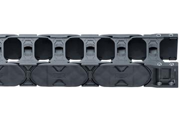 Serie H4Q.82: cadena portacables con apertura mediante presión a lo largo de ambos radios, con travesaños cada 2 eslabones