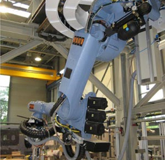 Suspended articulated arm robot