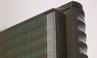 Listones ajustables en una fachada